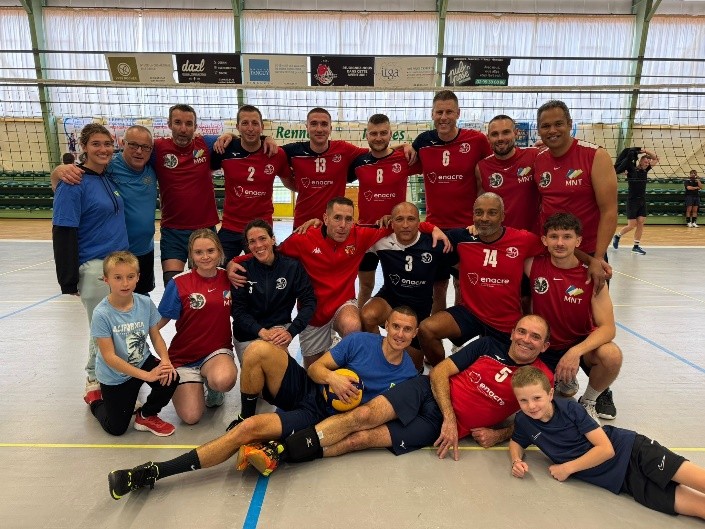 L'équipe sarthoise de volley-ball sapeurs-pompiers